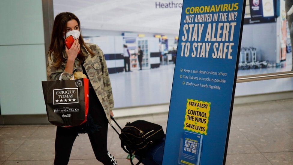 据三位消息人士称，加拿大和美国将延长一项限制非必要旅行的禁令至7月底，因两国均寻求控制新冠疫情蔓延