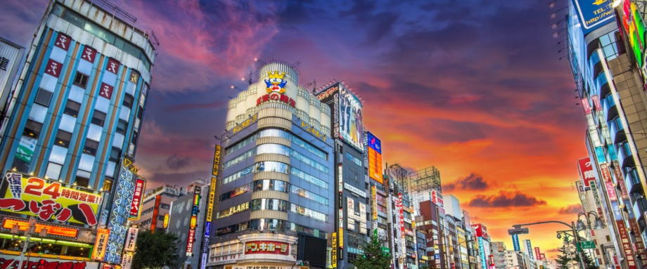 据《日本经济新闻》11日报道，东京都政府计划从19日开始解除所有商业限制，不再要求餐馆、