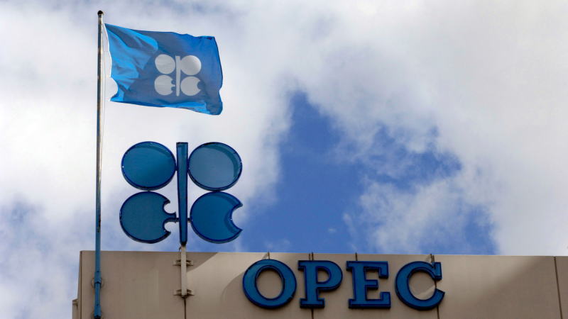 随着全球经济从新冠病毒大流行中缓慢复苏，石油输出国组织(OPEC)和俄罗斯等盟友同意从8月起降低创纪录的减产力度，将在12月之前减产770万桶/日