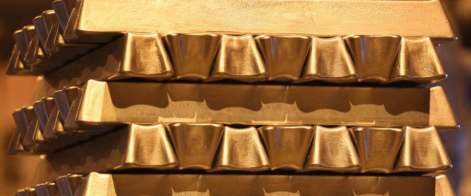 由于与美国关系降温，土耳其担心被禁止以美元进行结算。受此影响，土耳其大量增加黄金储备，并取代俄罗斯，成为全球最大黄金买家。